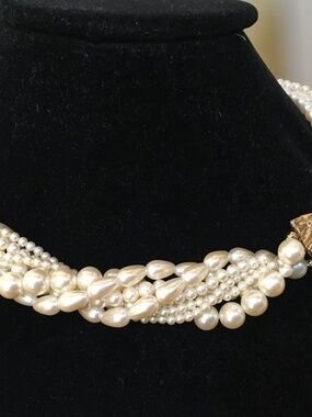 18 Inch Faux Pearl Necklace with goldtone bow tie clasp